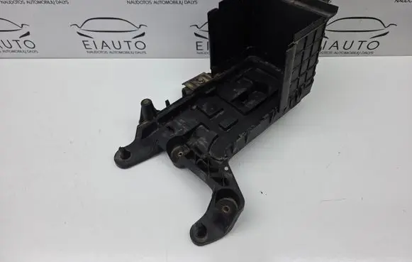 Battery tray