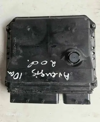 Toyota Avensis T270 Engine control unit/module 8966105D20 MB2759000171