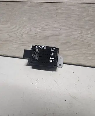 Volkswagen Golf VI Aerial antenna amplifier 5M0035570B 7617310031