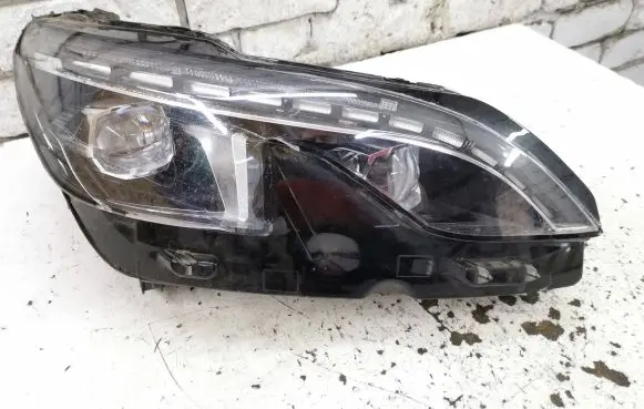 Peugeot 3008 II Headlight/headlamp