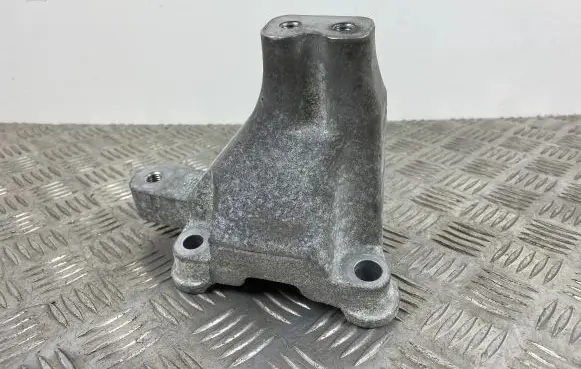 Jeep Grand Cherokee WL Engine mounting bracket 68375850AA