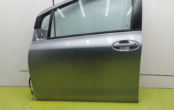 Toyota Yaris Front door 1F8