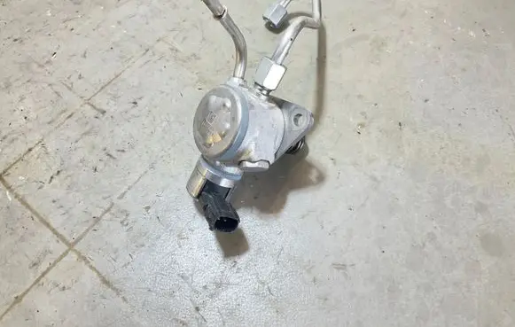 Volvo XC40 Fuel injection high pressure pump 31437903 00069 11B27