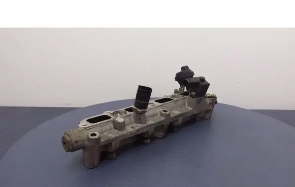 Volkswagen Golf IV Intake manifold 036133204K