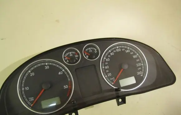Volkswagen PASSAT B5.5 Speedometer (instrument cluster) 3B0920805A