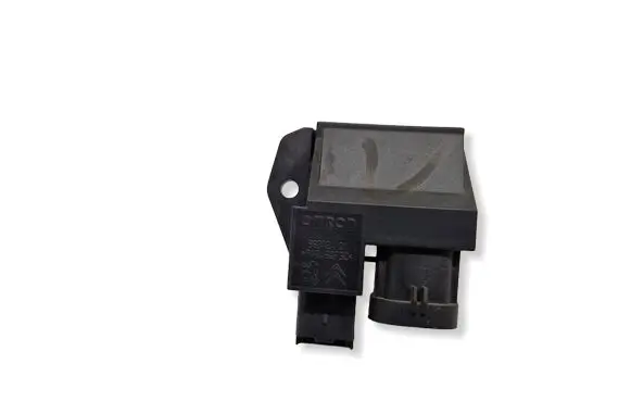 Peugeot 208 I Coolant fan relay 9827870080 34F30100204 20017