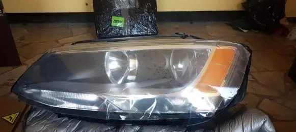 Volkswagen Jetta VI Headlight/headlamp 5C7941005