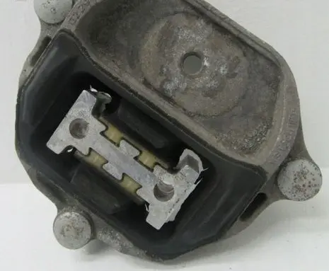 Audi A4 S4 B5 8D Gearbox mounting bracket