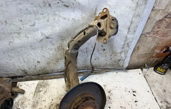 BMW 3 E46 Rear wheel hub spindle/knuckle