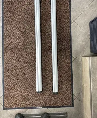 Toyota Avensis T250 Roof transverse bars on the 