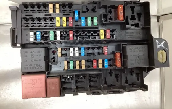 Renault Laguna III Fuse box set PDBX91 03G00 SERTA04460