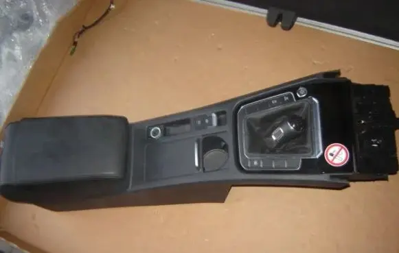 Volkswagen PASSAT B8 Other center console (tunnel) element