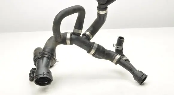 Volvo XC40 Engine coolant pipe/hose 32249392