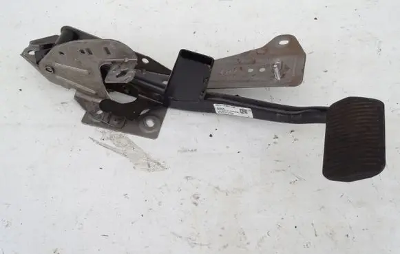 Ford Focus Clutch pedal BV612467HB