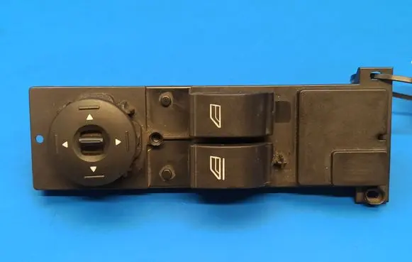 Ford Focus Electric window control switch 03168004 3M5T14529