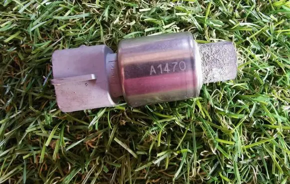 Toyota Picnic Air conditioning (A/C) pressure sensor A1470