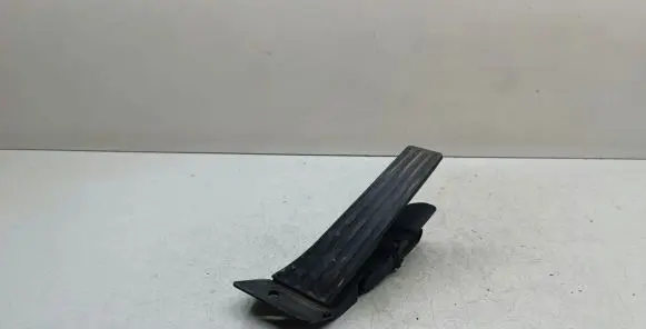 BMW 1 E82 E88 Accelerator throttle pedal 6853176 34526853176