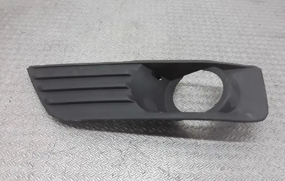 Ford Focus Front bumper lower grill 4M5119953AE
