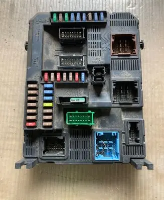 Peugeot 2008 I Comfort/convenience module 9807532080 20141011 E1111753