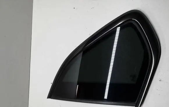 BMW X5 F15 Rear side window E1143R000265 E000251