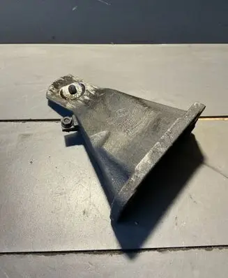BMW 5 E60 E61 Engine mounting bracket 6761150 AC46000DF 73681310