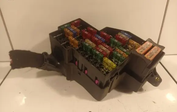 Volkswagen Touareg I Fuse module 7L0941824A 7L0941828A