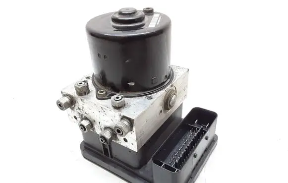 Volvo V50 ABS Pump 30672504A