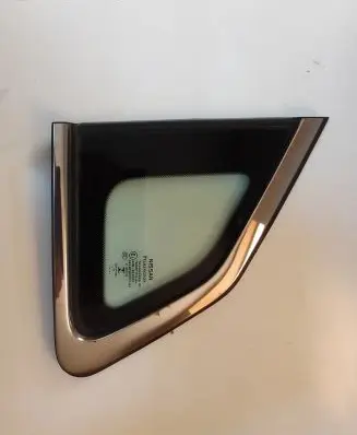 Nissan Qashqai Rear side window E143R001583