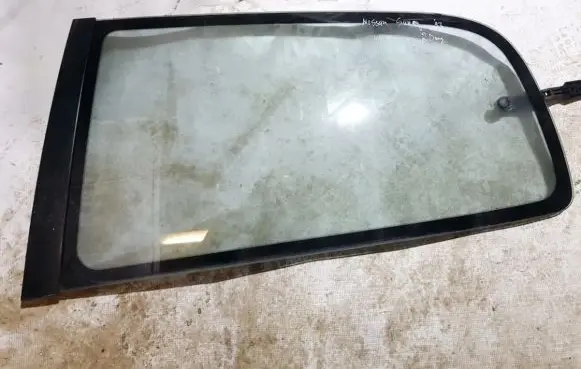 Nissan Sunny Rear side window