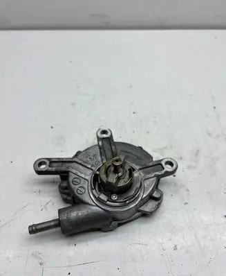 Lexus IS 220D-250-350 Vacuum pump 12010653