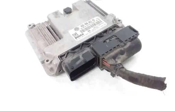 Volkswagen Touran I Engine control unit/module 03G906021MG 0281014043