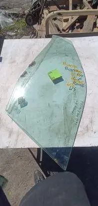 Nissan Primera Front door window glass four-door 1212123