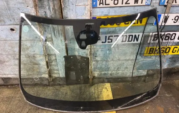 Volvo V60 Front windscreen/windshield window 