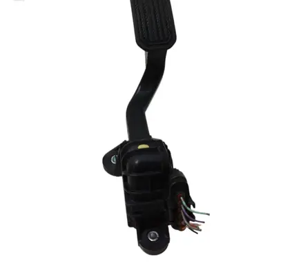 Accelerator throttle pedal