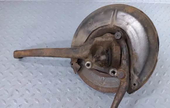 Mercedes-Benz 200 300 W123 Front wheel hub A1163304020 A1163301420