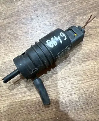 BMW 3 E90 E91 Windscreen/windshield washer pump 7302588
