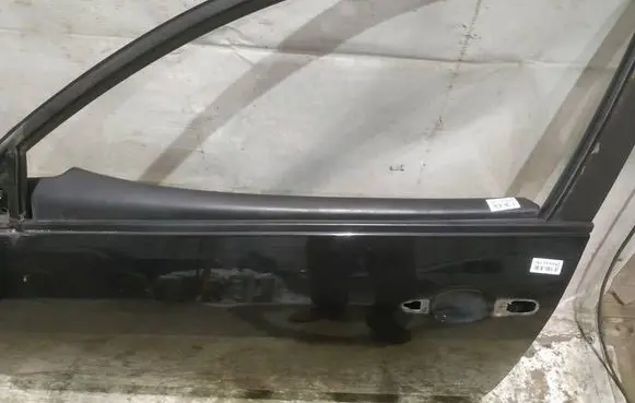 Nissan Primera Front door glass trim molding