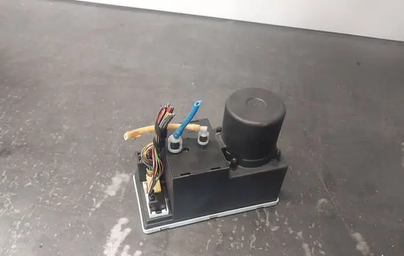 Audi A3 S3 8L Central locking vacuum pump 8L0862257L