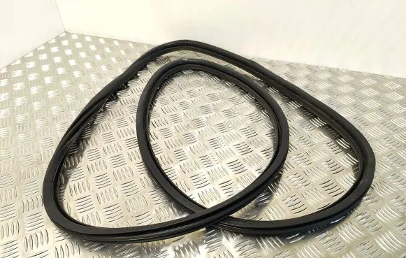 Citroen DS7 Crossback Front door rubber seal