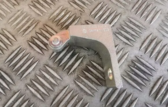 Volkswagen Transporter - Caravelle T5 Front door lower hinge 7E0831402B