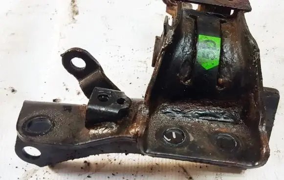Toyota Corolla Verso AR10 Engine mount bracket