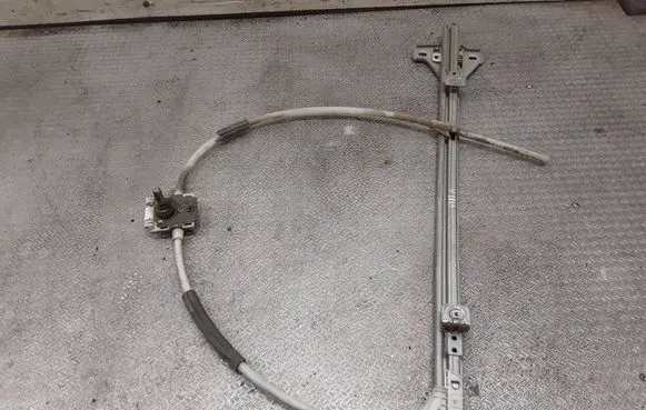 Iveco Daily 35.8 - 9 Front door manual window regulator 