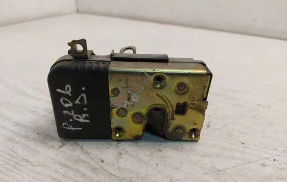 Peugeot 206 Front door lock PBTR1