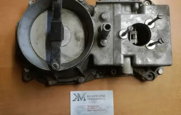 Mercedes-Benz SL R107 Fuel distributor 0438121037
