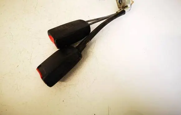 Volkswagen PASSAT B5.5 Middle seatbelt buckle (rear) 3B0857739A