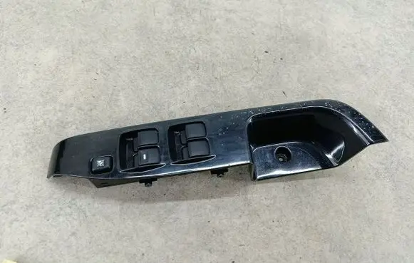 Mitsubishi Outlander Quarter vent window switch MR502231