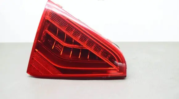Audi A5 8T 8F Tailgate rear/tail lights 8T0945093D