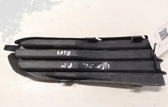 Volvo V50 Front bumper lower grill 30657009