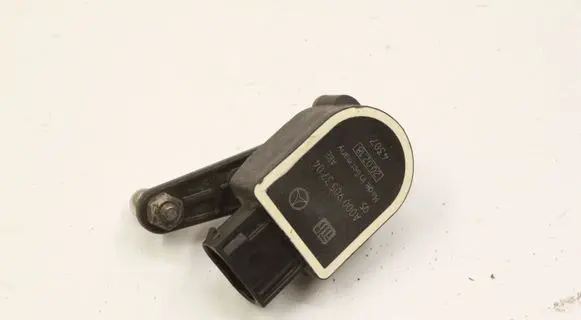 Mercedes-Benz C W205 Air suspension front height level sensor 