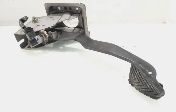 Hyundai Elantra Brake pedal 9381038100